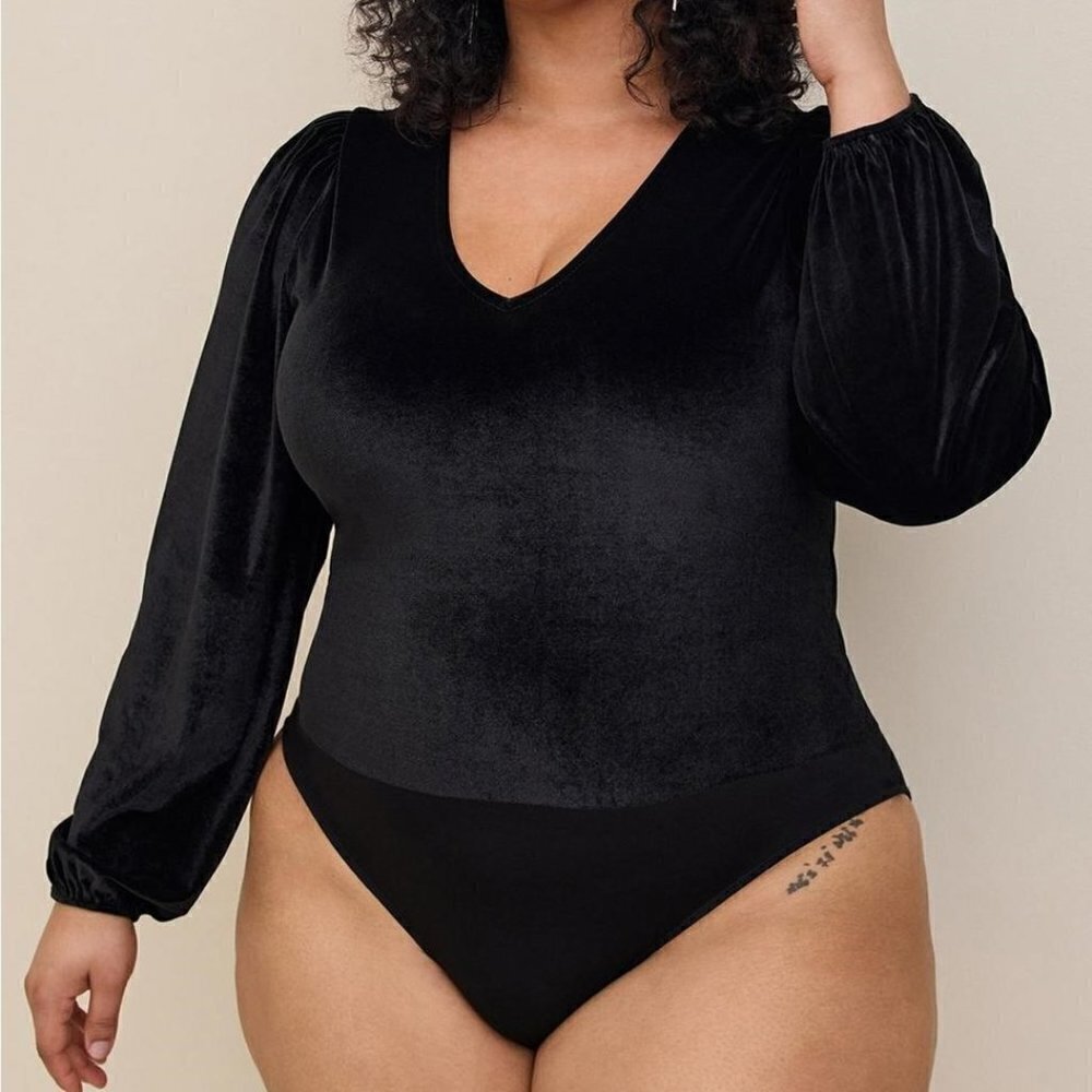 Torrid - Stretch Velvet V-Neck Long Sleeve Bodysuit in Deep Black